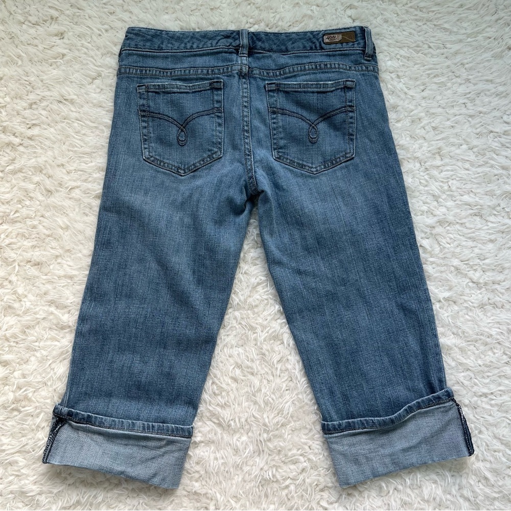 Roxy Cuffed Capri Jeans Mid Rise Blue Light Wash Size 7 Excellent Used Condition - Picture 3 of 5